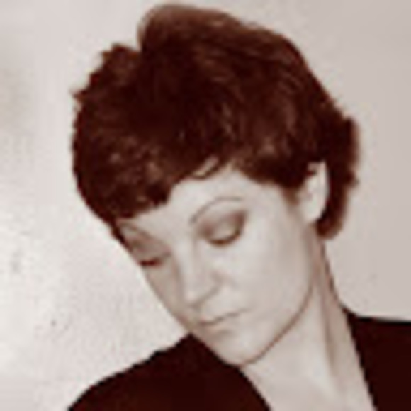 Meet your Posher, Lisa - Picture 1 of 1